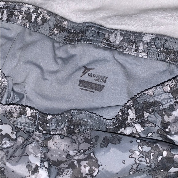 Old navy active athletic shorts - Picture 2 of 3